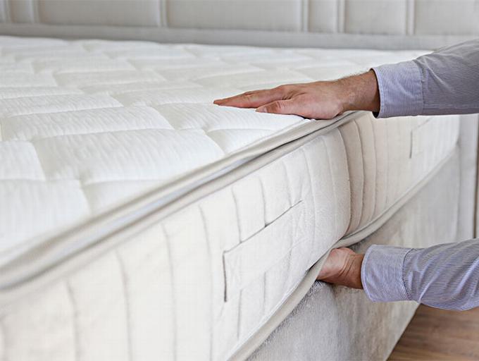 Sprung mattress for adjustable beds